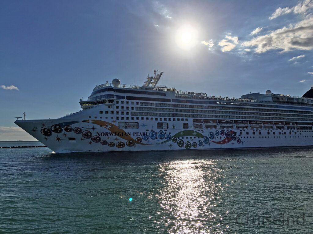 Norwegian Pearl departing Miami ©CruiseInd