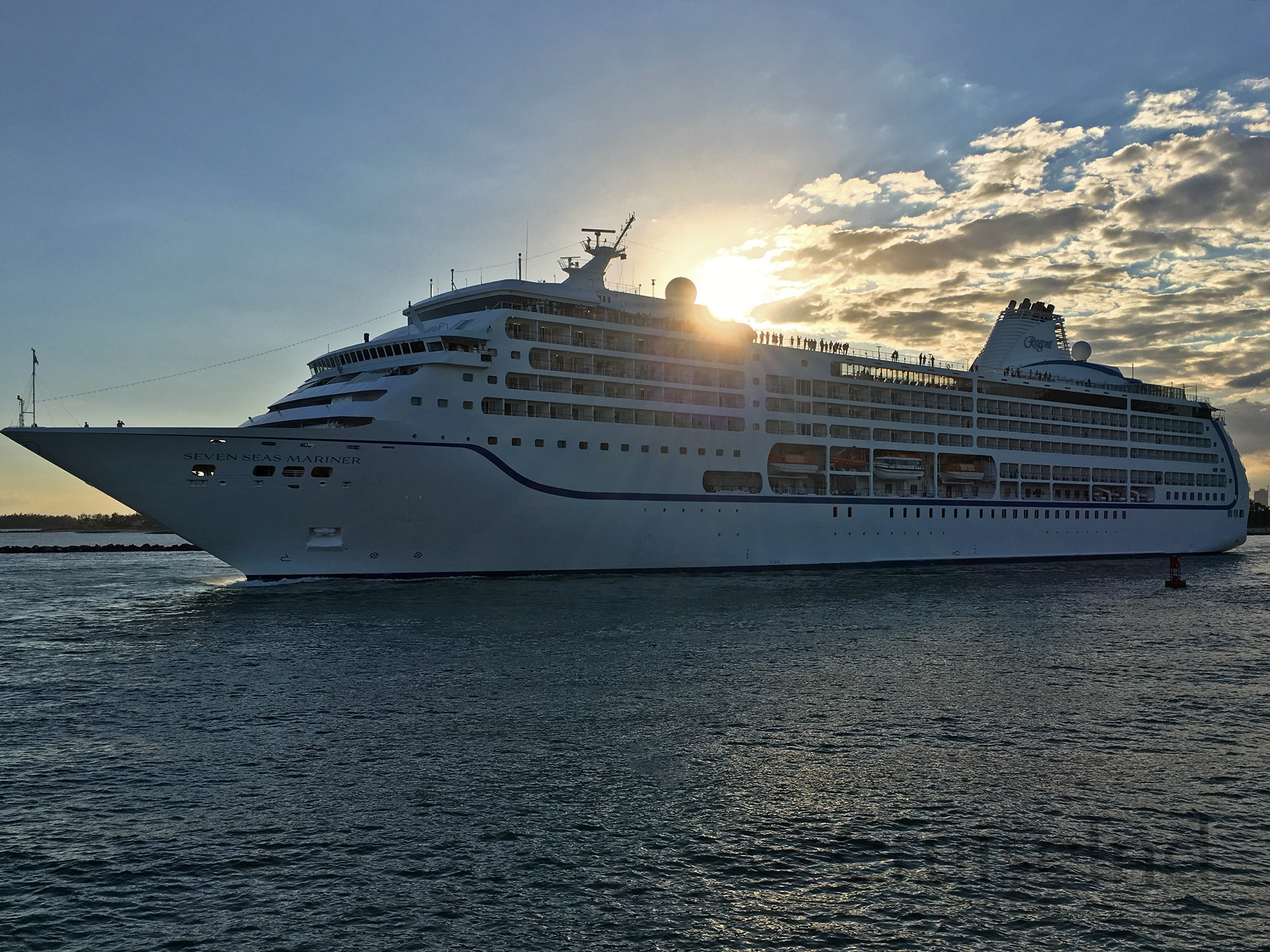 Seven Seas Mariner departing Miami ©CruiseInd